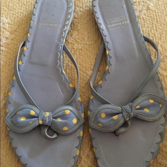moschino flat sandals
